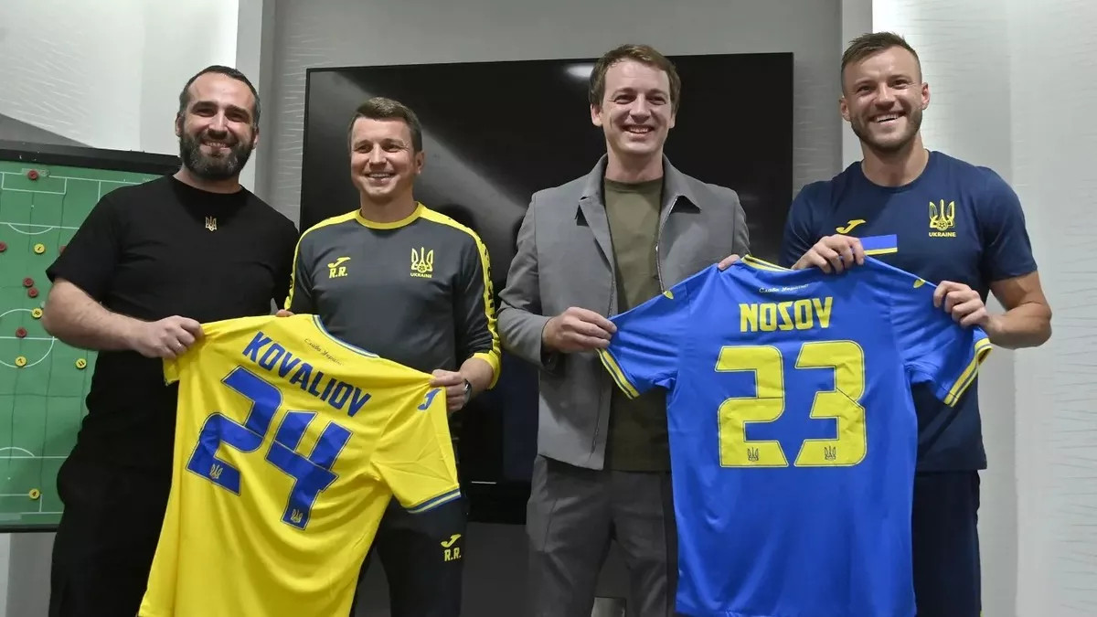 Володимир Носов (поруч з Андрієм Ярмоленком)