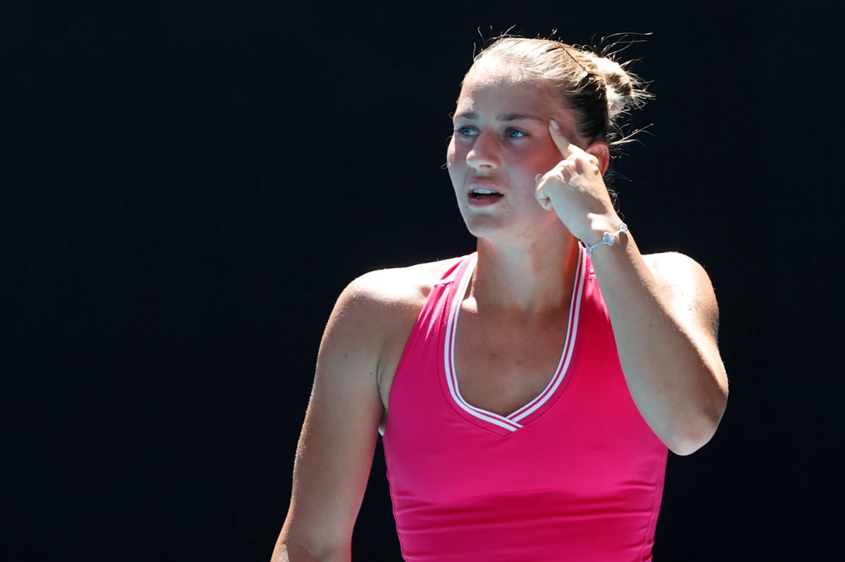 Уже знаменитий жест Марти Костюк до тренерки Сандри Заневської, Australian Open-2024, чвертьфінал проти Коко Гофф