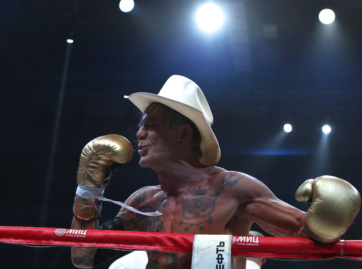 Мики Рурк после победы над Эллиотом Сеймуром