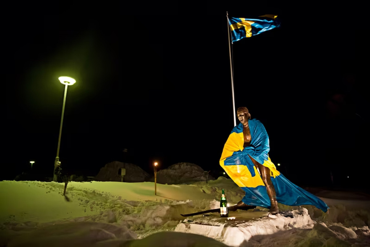 Статуя Шарлотти Калли в Теренде