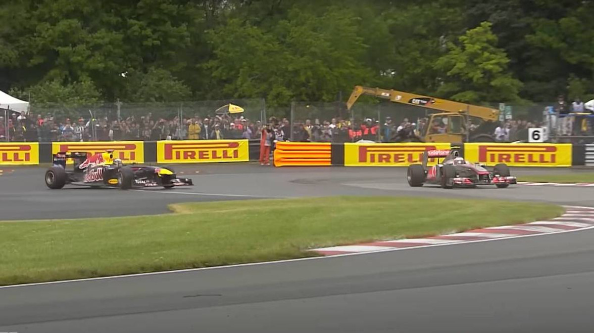 Себастьян Феттель помиляється на останньому колі Гран-прі Канади 2011 і віддає перемогу Дженсону Баттону