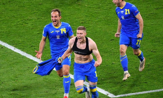 Артем Довбик після забитого голу Швеції в 1/8 фіналу Євро-2020 — Getty Images