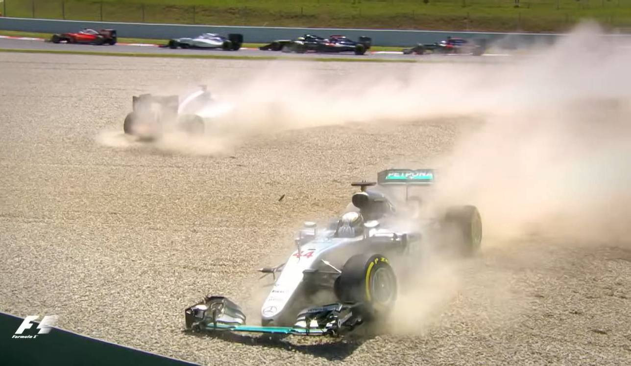 Розбиті боліди Льюїса Гамільтона та Ніко Росберга на Гран-прі Іспанії 2016