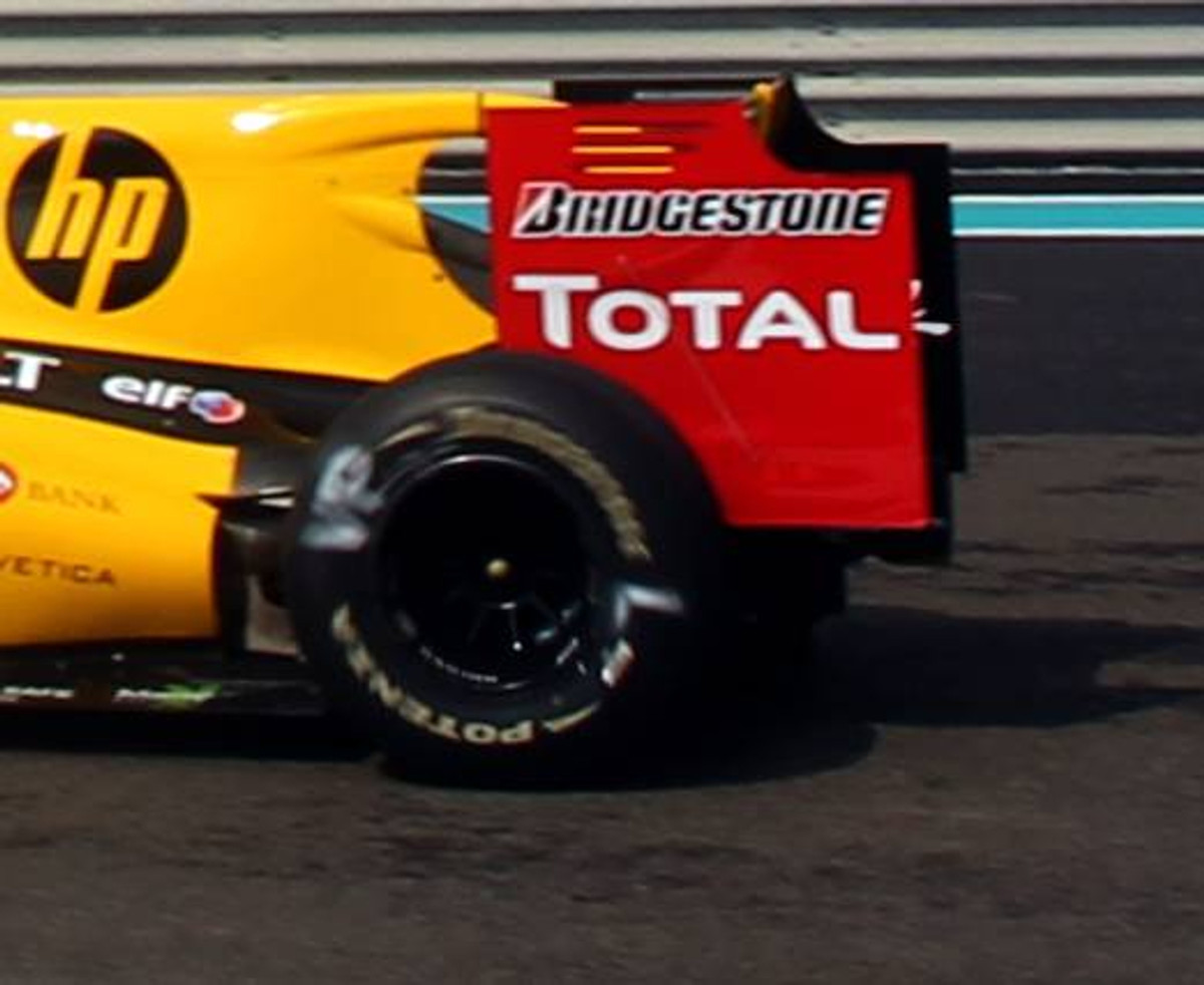 Колесо Bridgestone на болиде Виталия Петрова