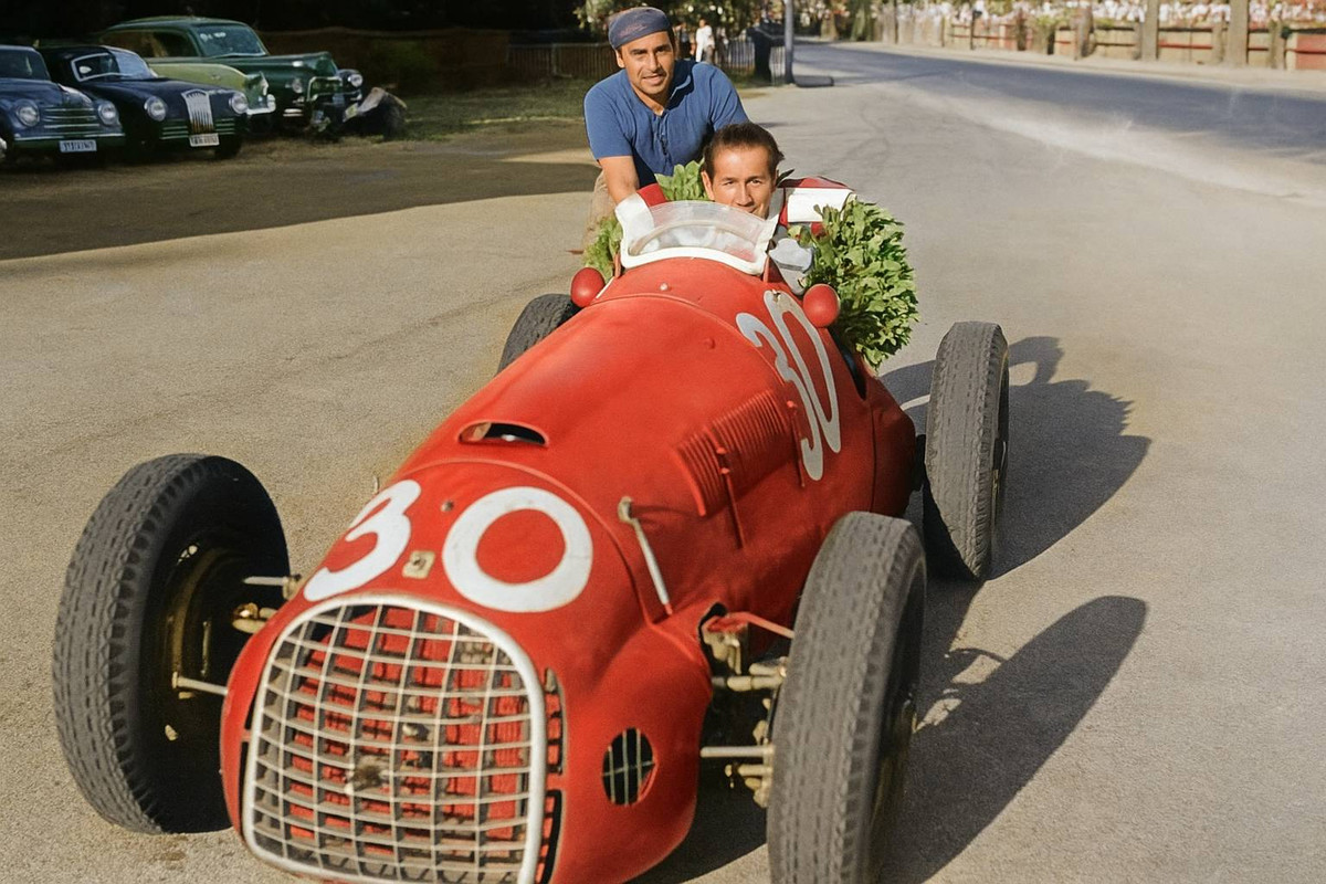 Альберто Аскарі після перемоги на Гран-прі Швейцарії 1948 року