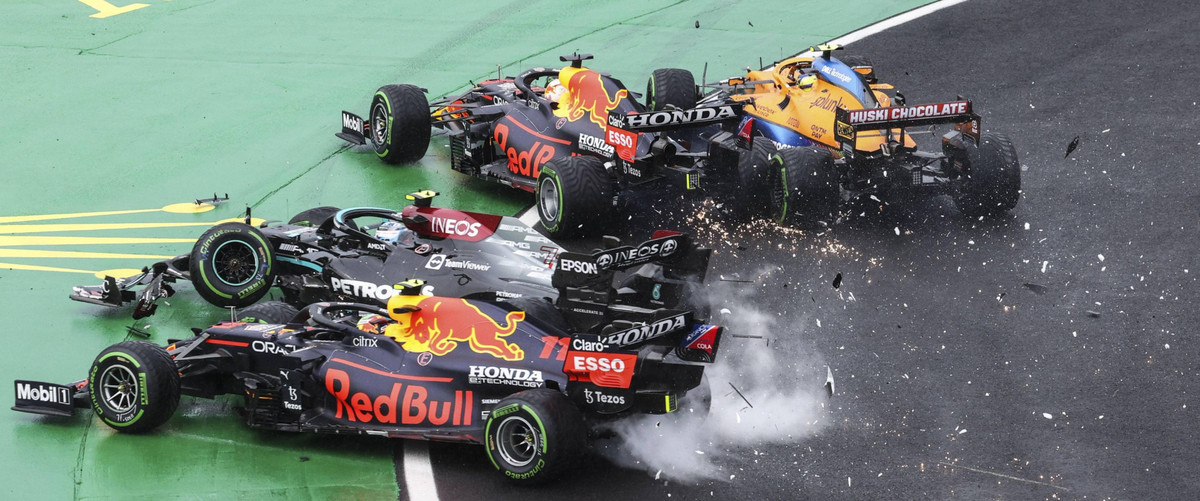 Масова аварія на старті Гран-прі Угорщини 2021