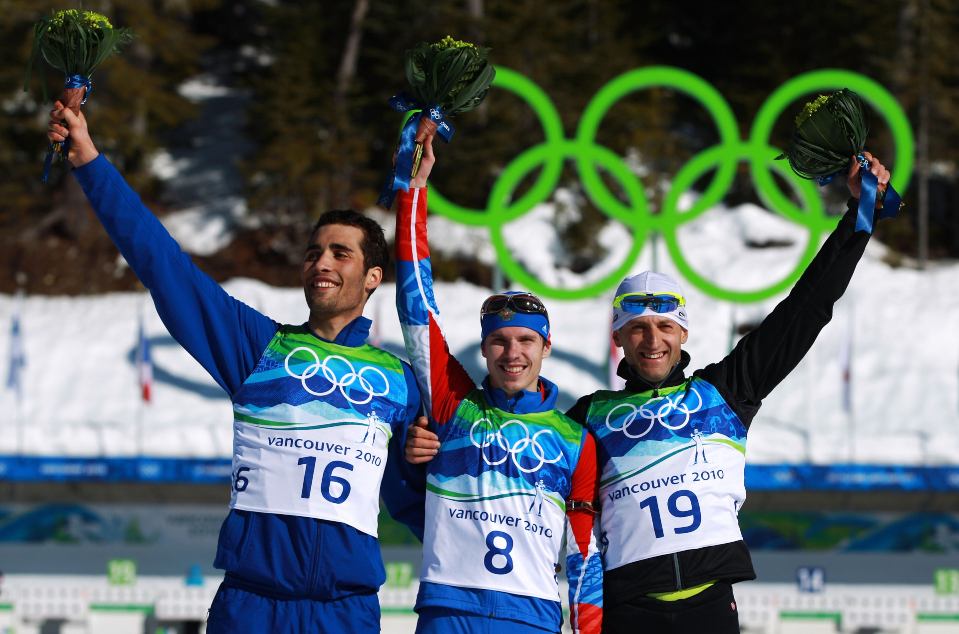 Мартен Фуркад, Євгеній Устюгов та Павел Хурайт на олімпійському п'єдесталі Ванкувера-2010