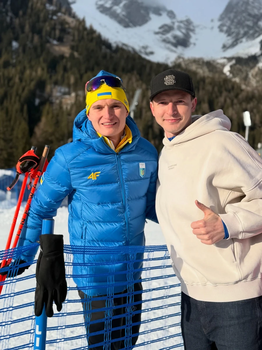 Роман Свічкар (справа) з Віталієм Мензином на Олімпійських іграх 2026 року