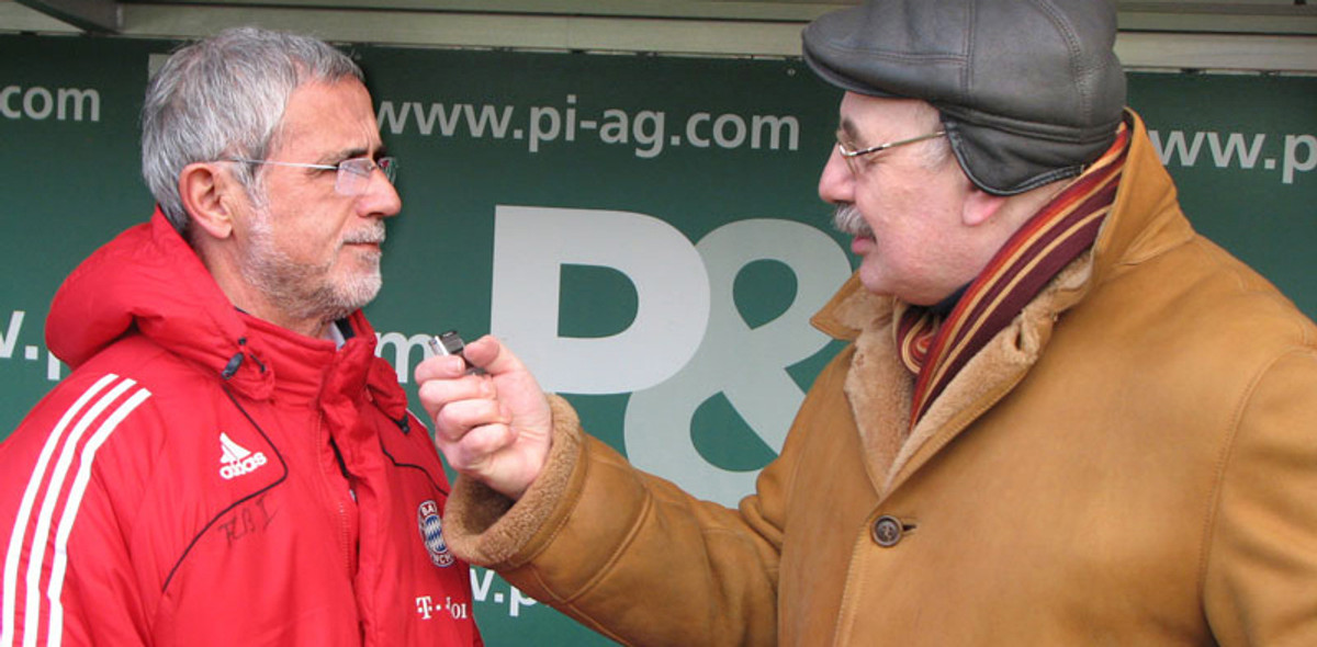 Юхим Шаїнський бере інтерв'ю у Герда Мюллера