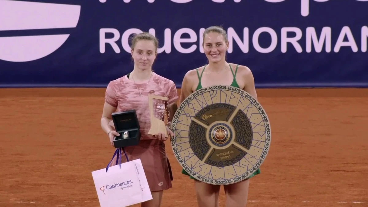 Марта Костюк (справа) і Вероніка Подрез в Руані