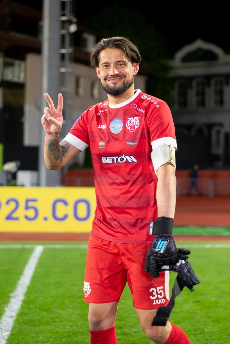 Максим Татаренко