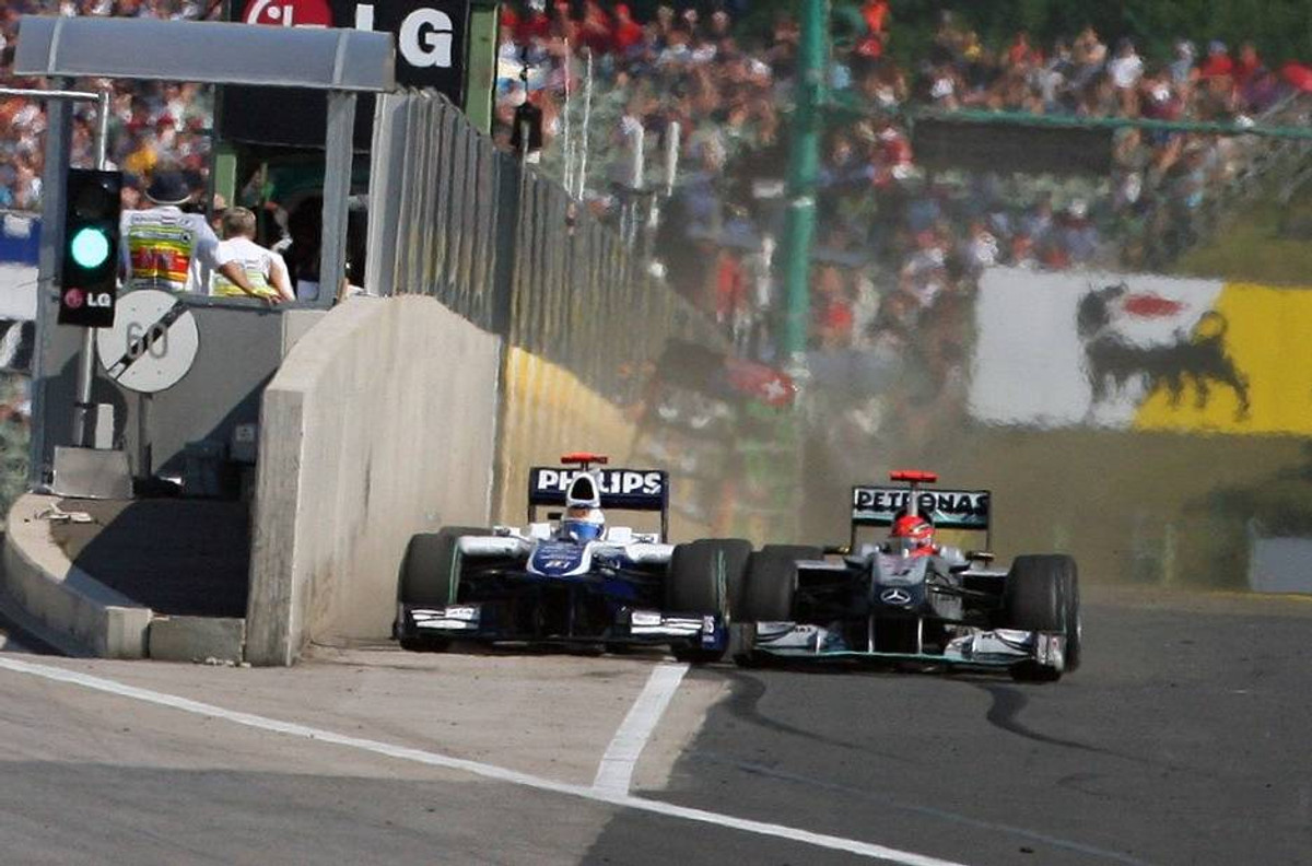 Жёсткая борьба Рубенса Баррикелло и Михаэля Шумахера на Гран-при Венгрии 2010