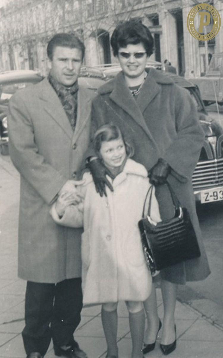 Пушкаш з дружиною та донькою, puskasintezet.hu