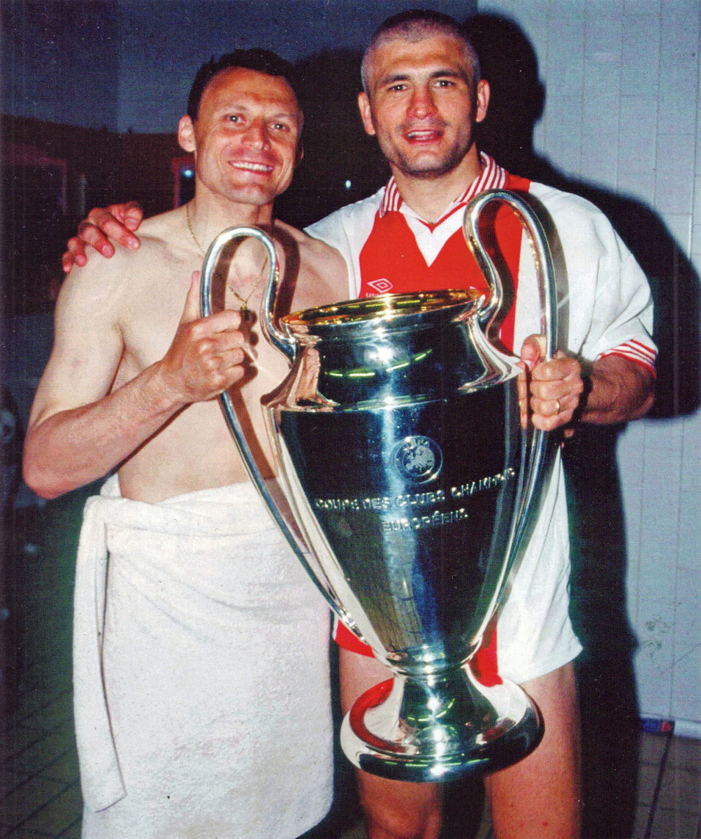 П'єтро Верховод (зліва) та Фабріціо Раванеллі з кубком чемпіонів, 1996 рік