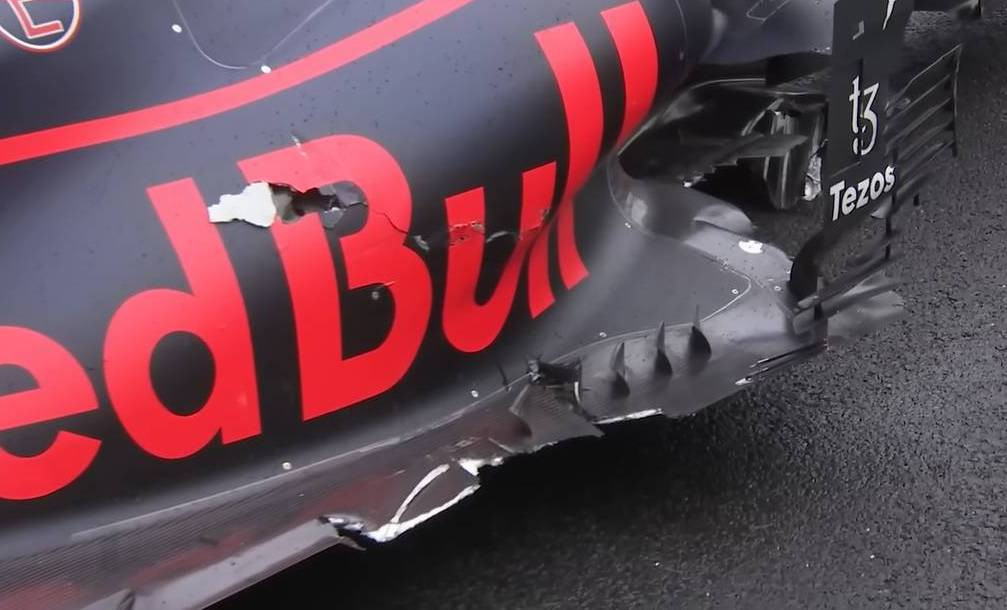 Повреждённый болид Макса Ферстаппена после старта Гран-при Венгрии 2021