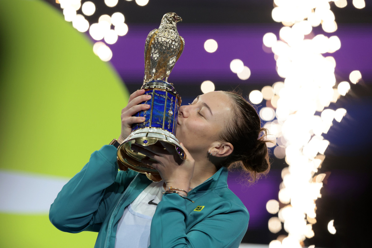 Аманда Анісімова з трофеєм у Досі