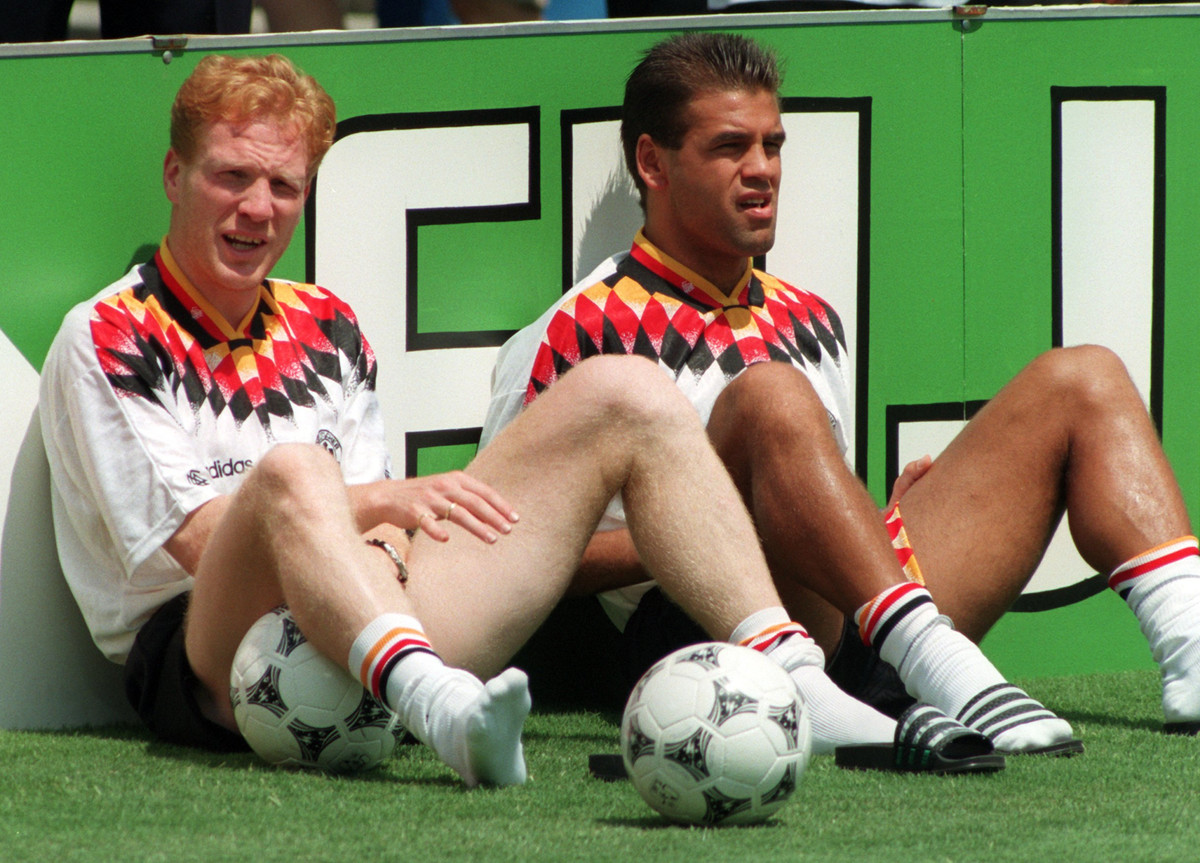 Маттіас Заммер (праворуч) і Ульф Кірстен у збірній Німеччини на чемпіонаті світу 1994 року