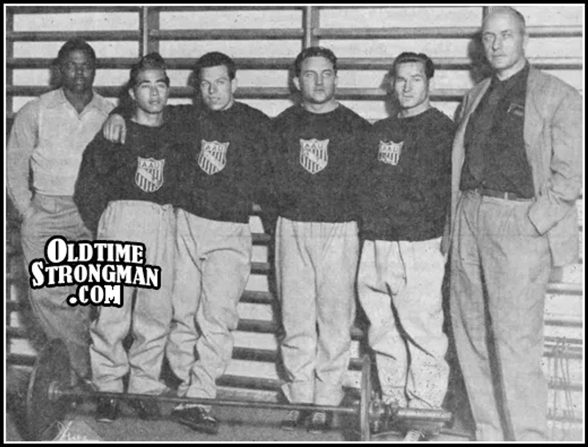 Джон Терпак (третій справа)