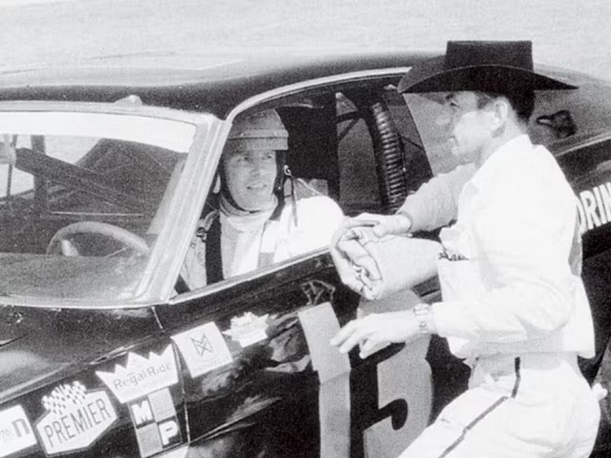 Смокі Юнік (праворуч)