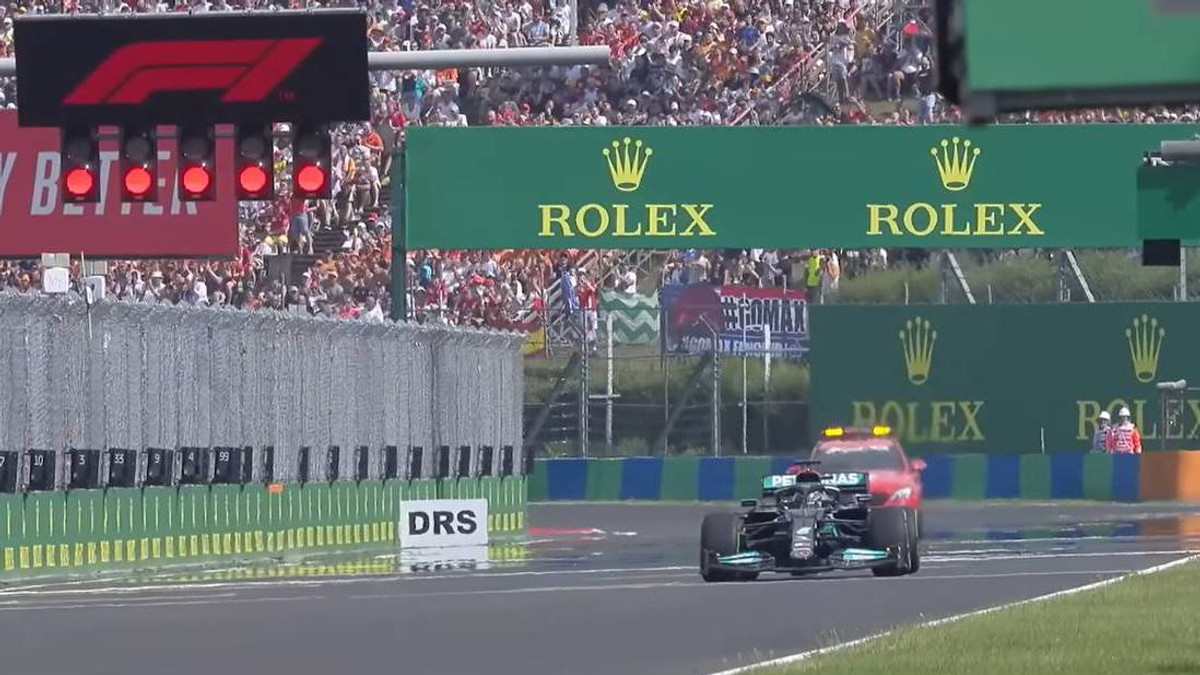 Льюїс Гамільтон один на стартовій решітці