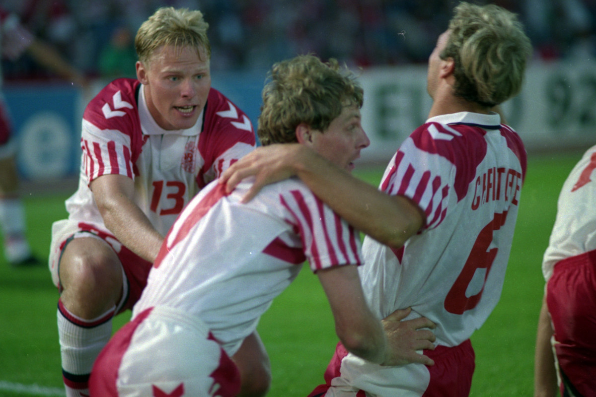 Ларс Ельструп святкує гол у ворота збірної Франції