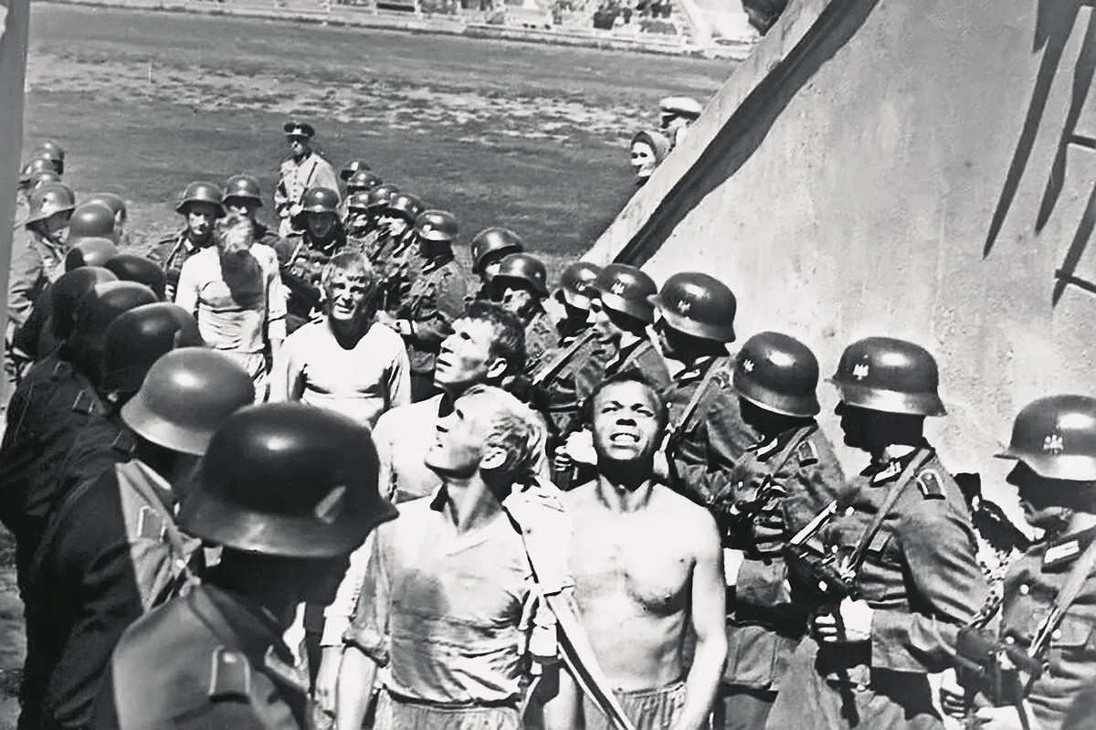 Кадр із радянського художнього фільму Третій тайм