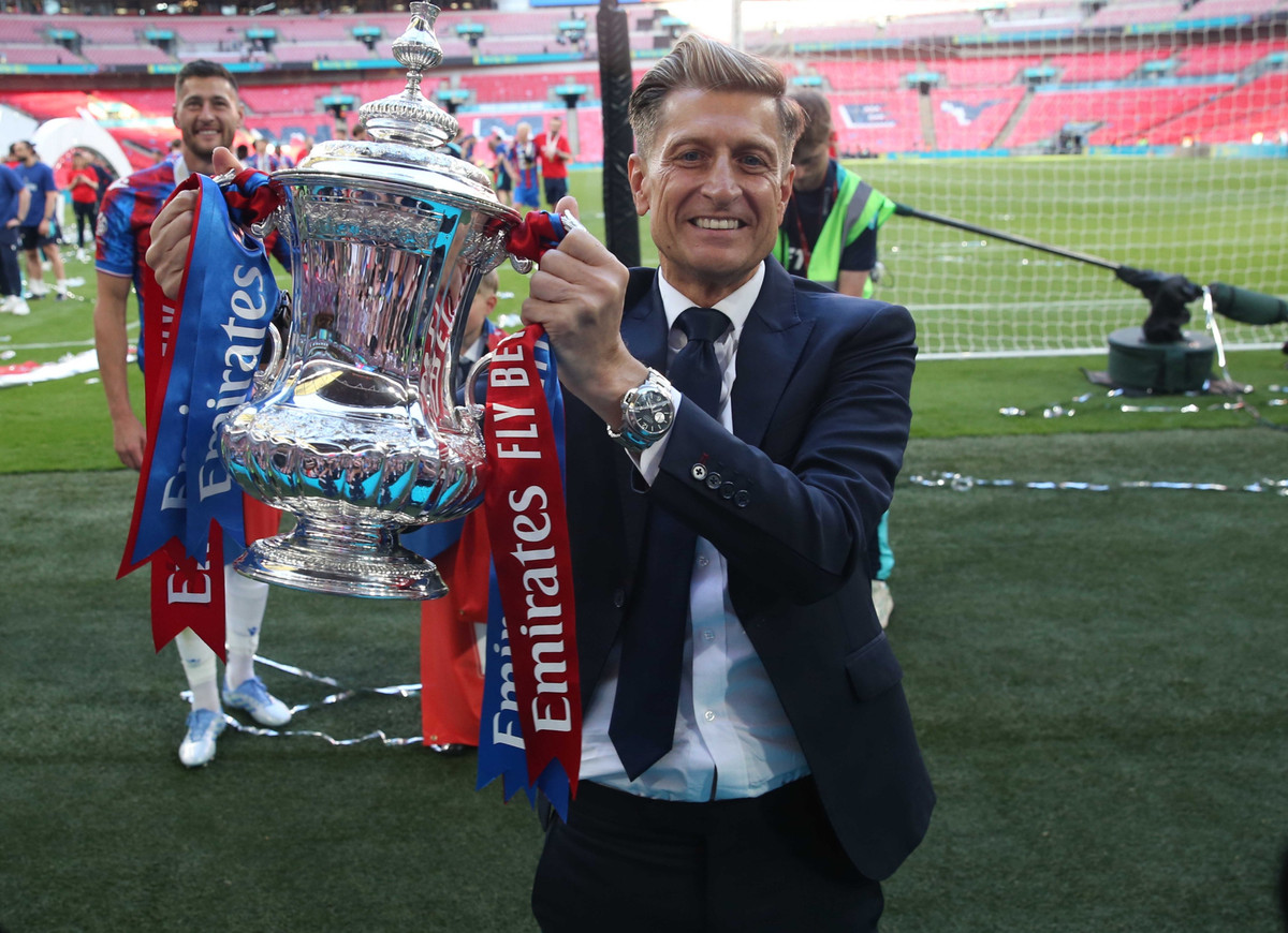 Стів Періш в руках із Кубком Англії