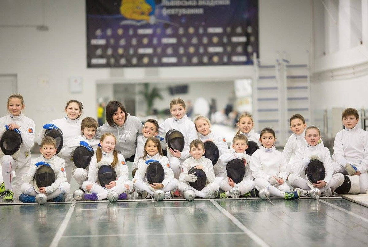 2017 рік, праворуч друга Анна Максименко