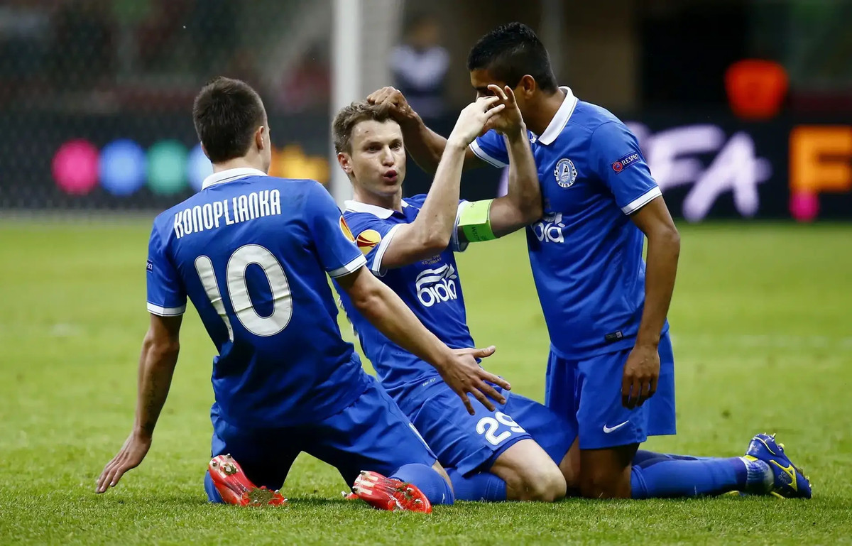 Євген Коноплянка, Руслан Ротань та Лео Матос у фіналі проти Севільї