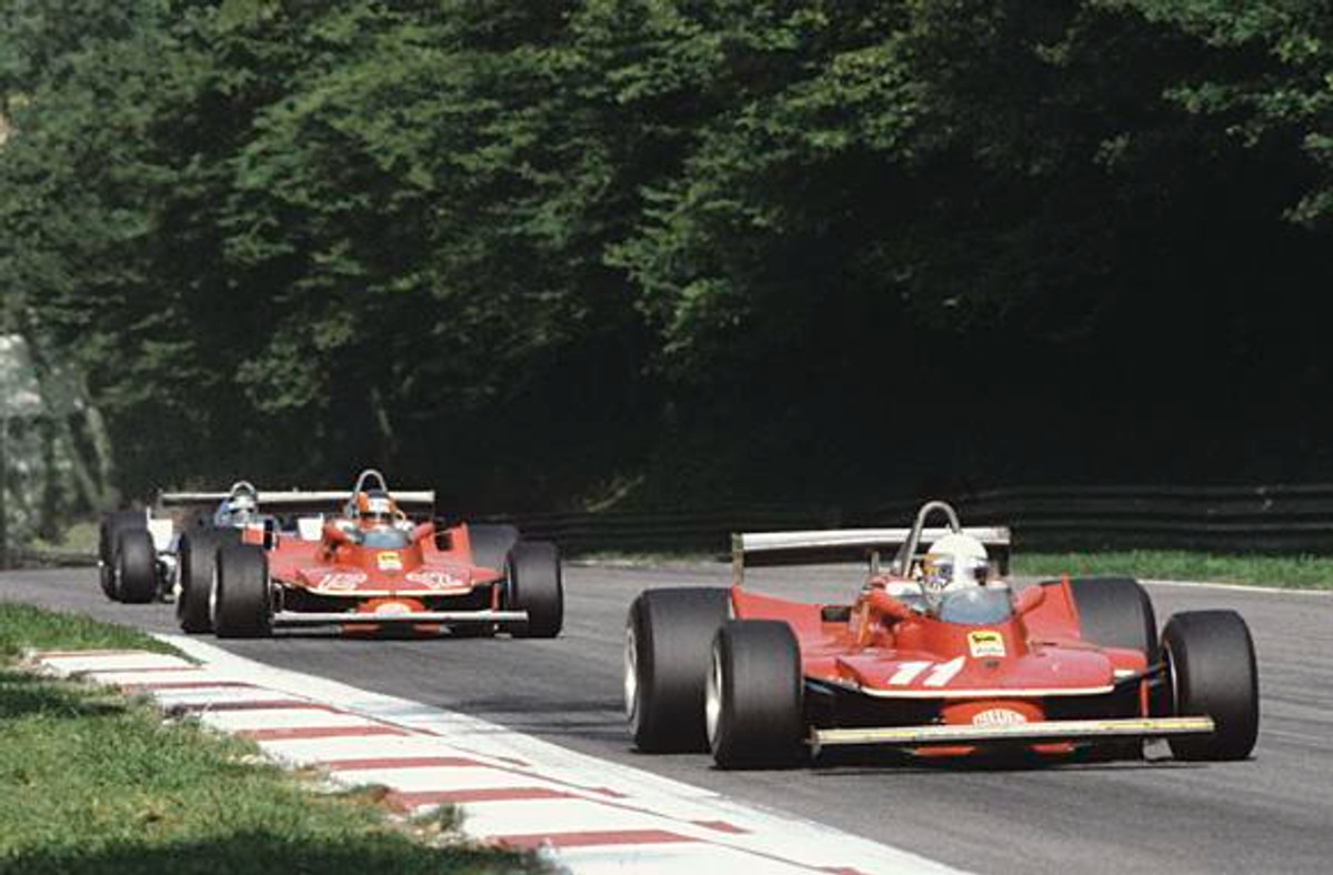 Джоди Шектер (впереди) и Жиль Вильнёв на Гран-при Италии 1979