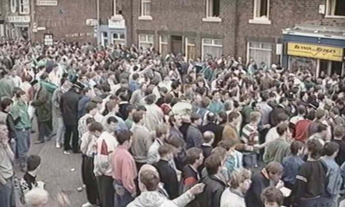 Толпа набирается за 20 минут до начала игры