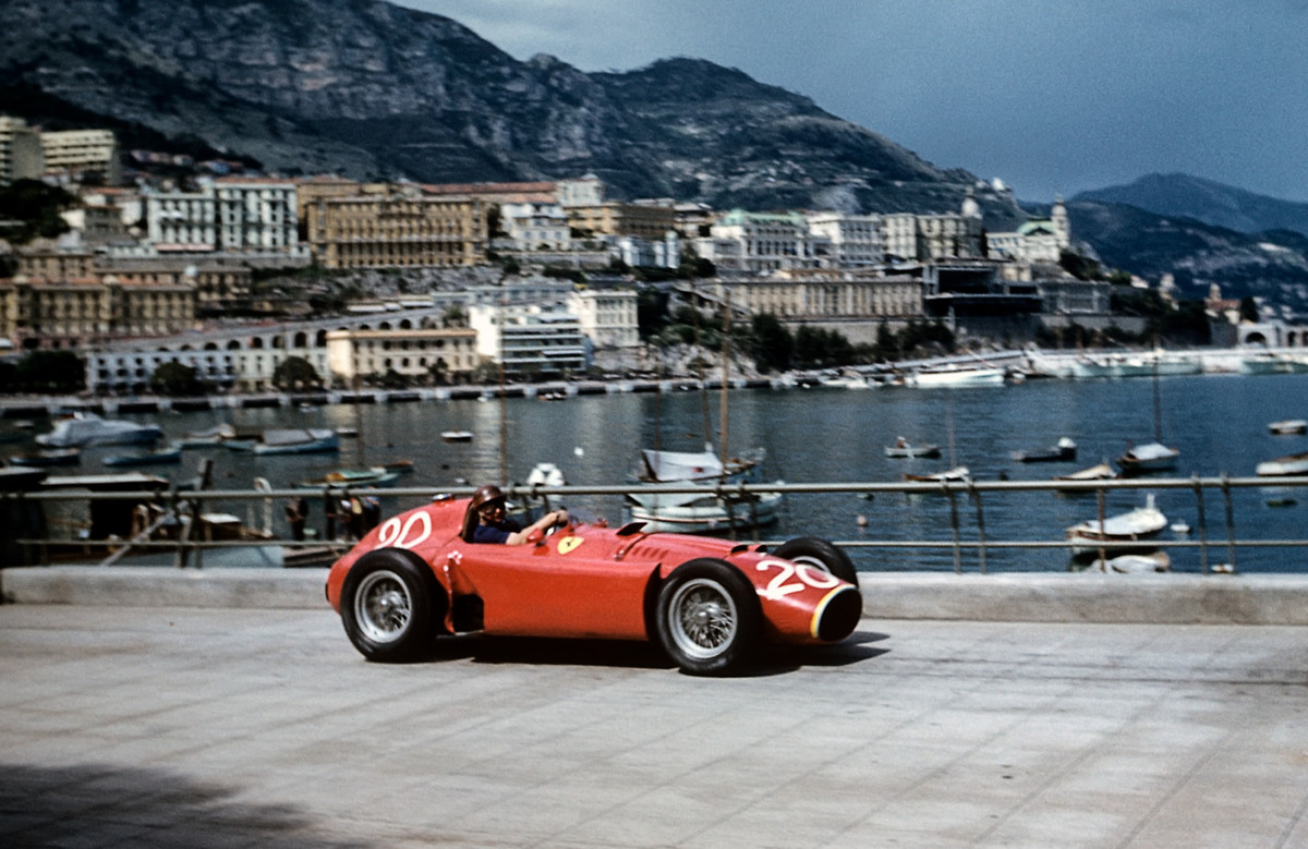 Хуан Мануэль Фанхио за рулём Феррари на Гран-при Монако 1956