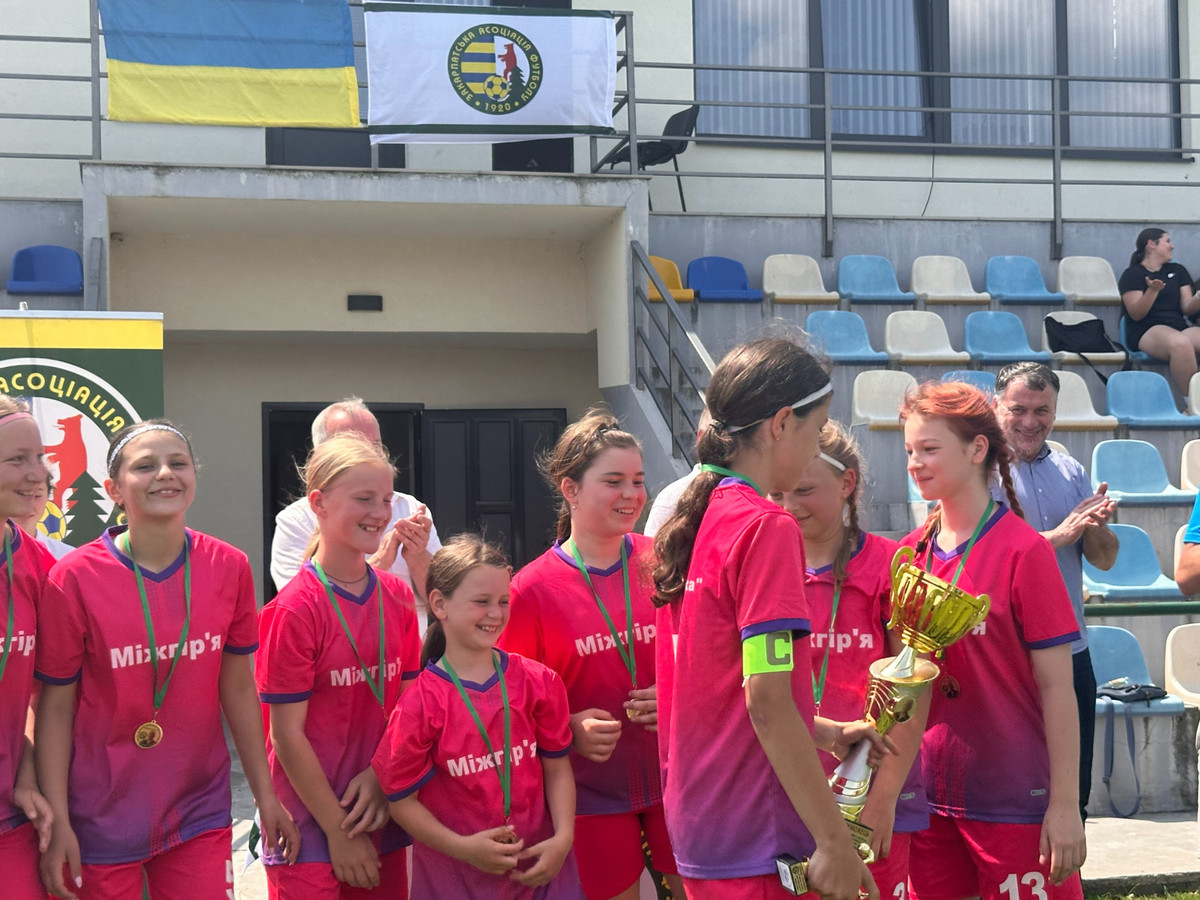 Футболістки Верховиночки – переможниці обласних змагань