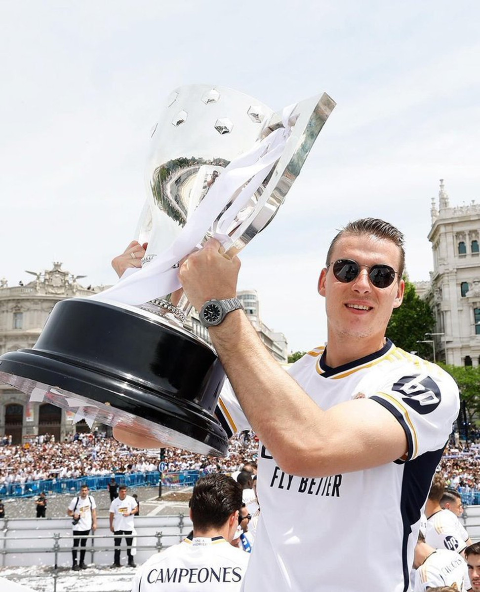 Андрій Лунін з кубком чемпіона Іспанії