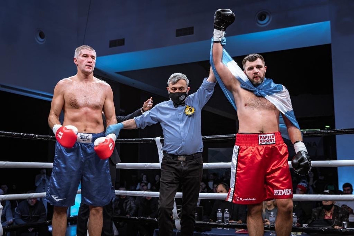 Ігор Пилипенко (зліва) програв свій останній бій Сергію Радченку (справа), 2021 рік