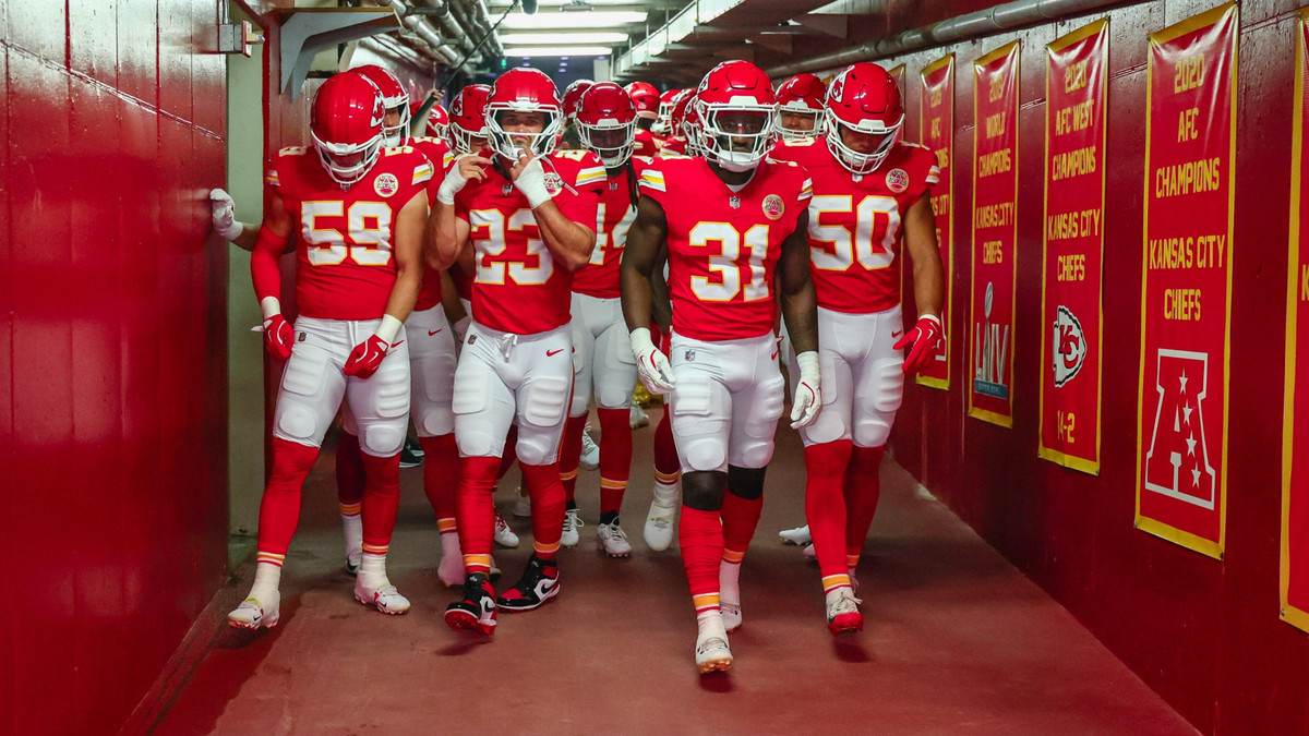 Игроки Канзас-Сити Чифс в полной амуниции