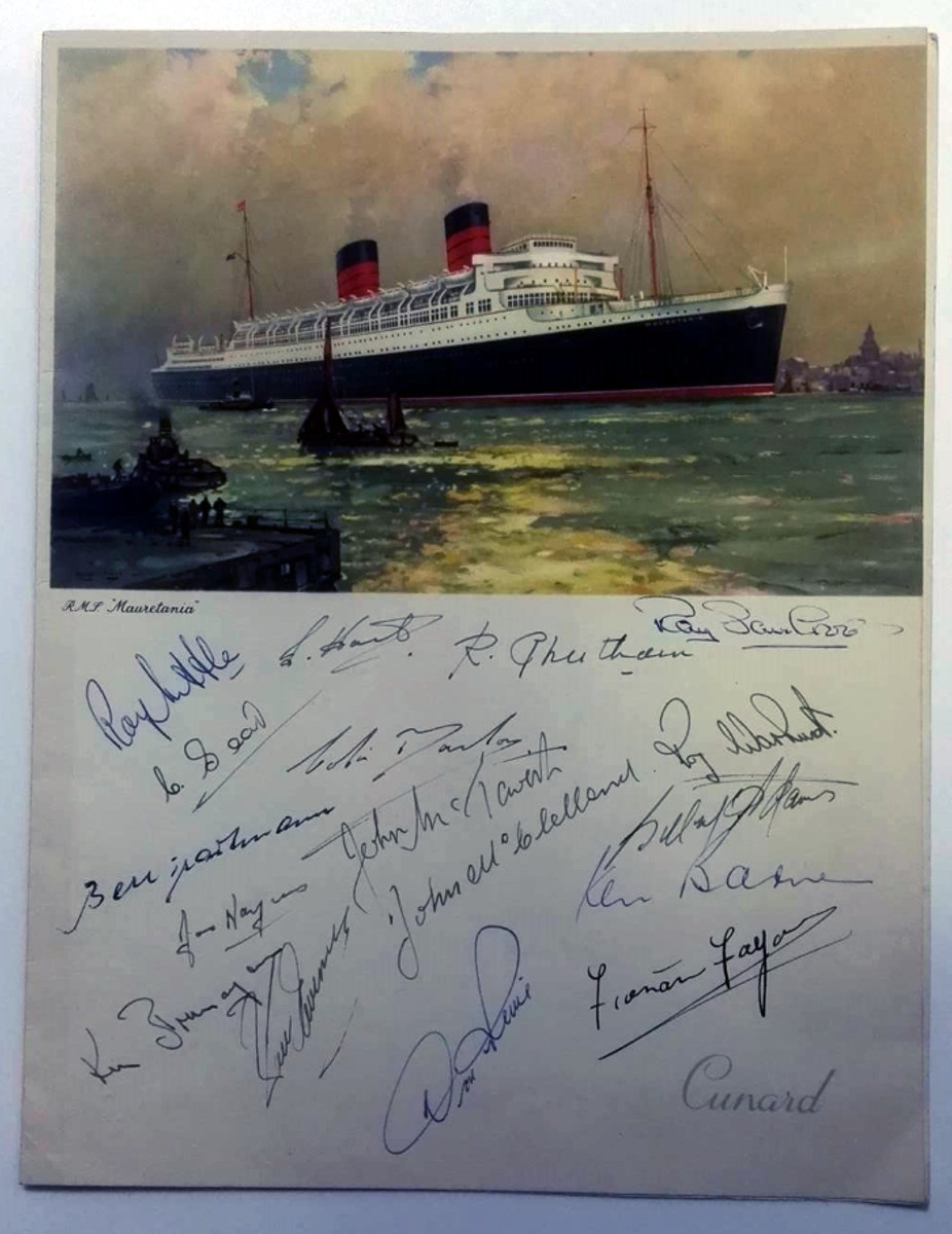 Автографы футболистов Манчестер Сити во время путешествия в США