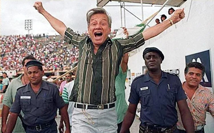 Кастор де Андраде, thesun.co.uk