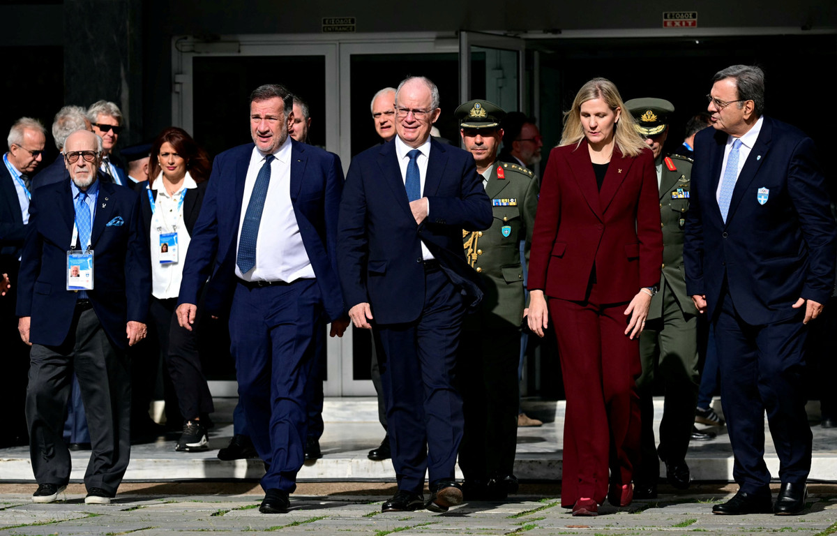 Члены Исполкома МОК на церемонии зажигания олимпийского огня Олимпиады-2026