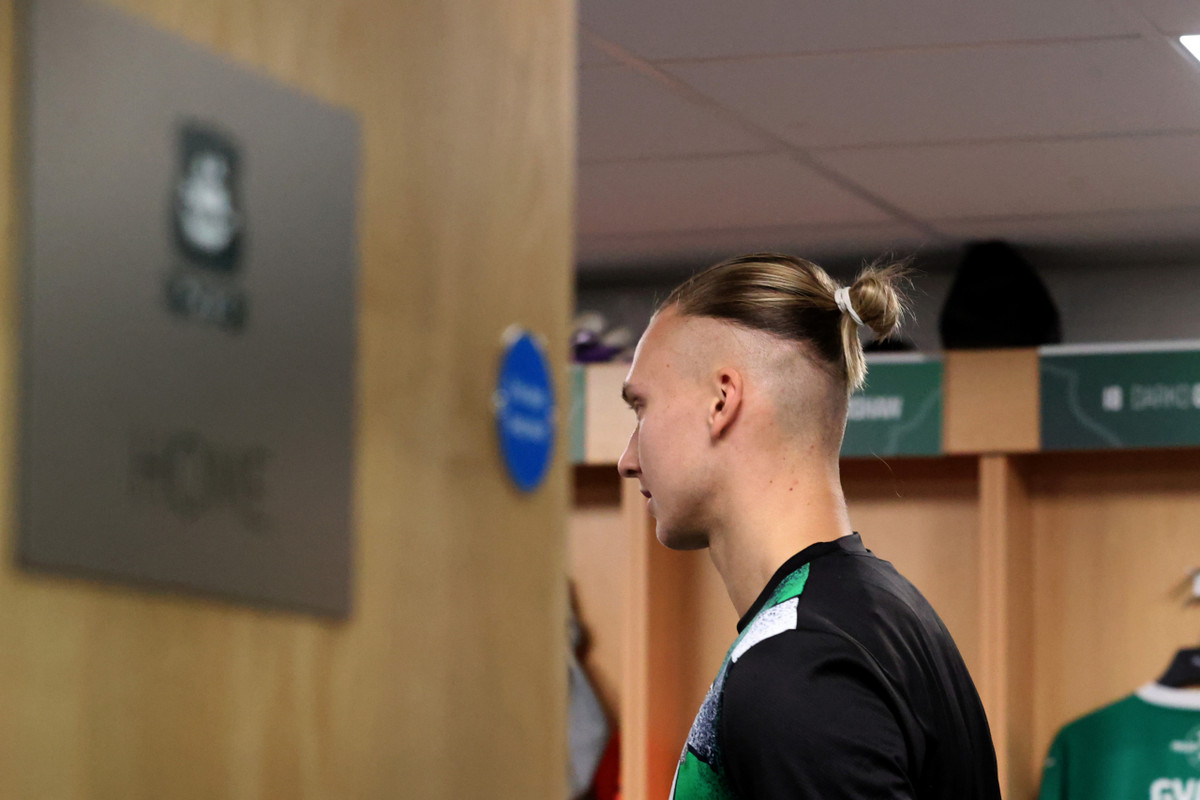 Максим Таловєров у роздягальні Плімута