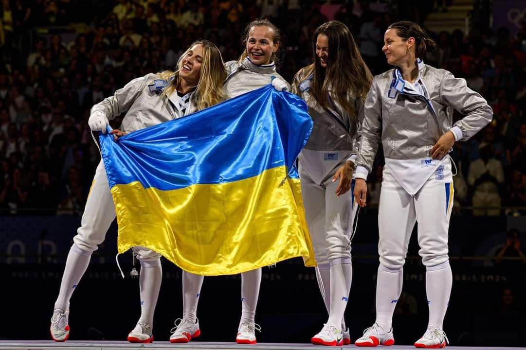Фехтувальниці Ольга Харлан, Аліна Комащук, Юлія Бакастова та Олена Кравацька - олімпійські чемпіонки 2024