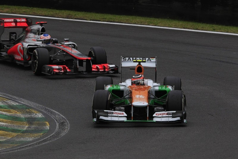 Ніко Хюлькенберг очолює гонку на Гран-прі Бразилії 2012, після того як випередив Дженсона Баттона