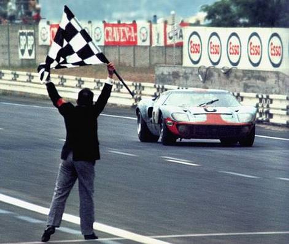 Родригес и Бьянки побеждают в Ле Мане 1968 года