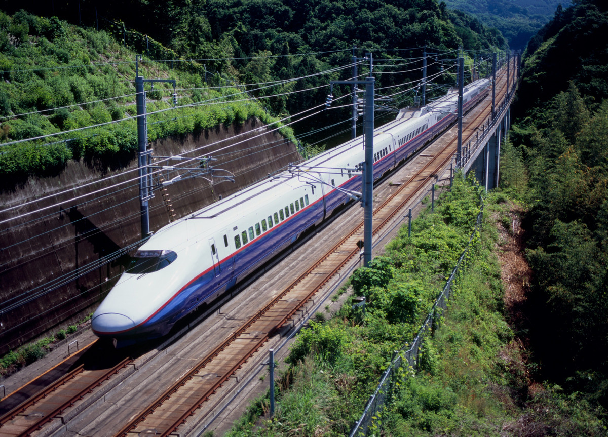 Поїзд Hokuriku Shinkansen