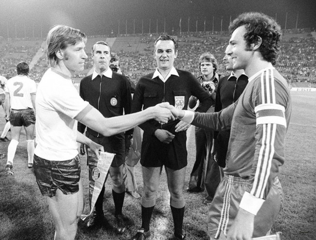 Легендарні капітани Динамо та Баварії – Віктор Колотов (зліва) та Франц Бекенбауер