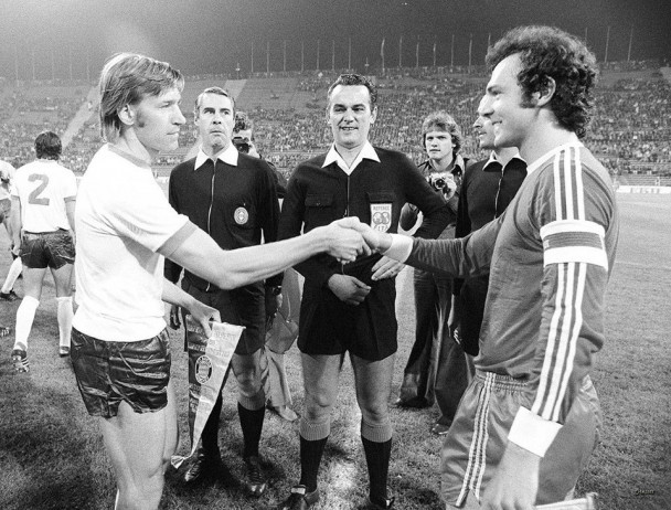 Легендарні капітани Динамо та Баварії – Віктор Колотов (зліва) та Франц Бекенбауер