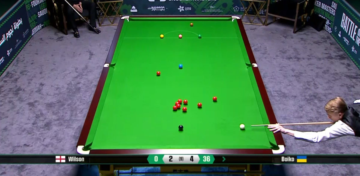 Позиція Юліана в сьомому фреймі. Чорна куля зрадницьки не увійшла в лузу після удару.