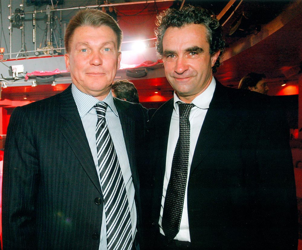 2005 рік. Париж. Олег БЛОХІН (ліворуч) і Домінік РОШТО на святкуванні 50-річчя Золотого м'яча тижневика France Football