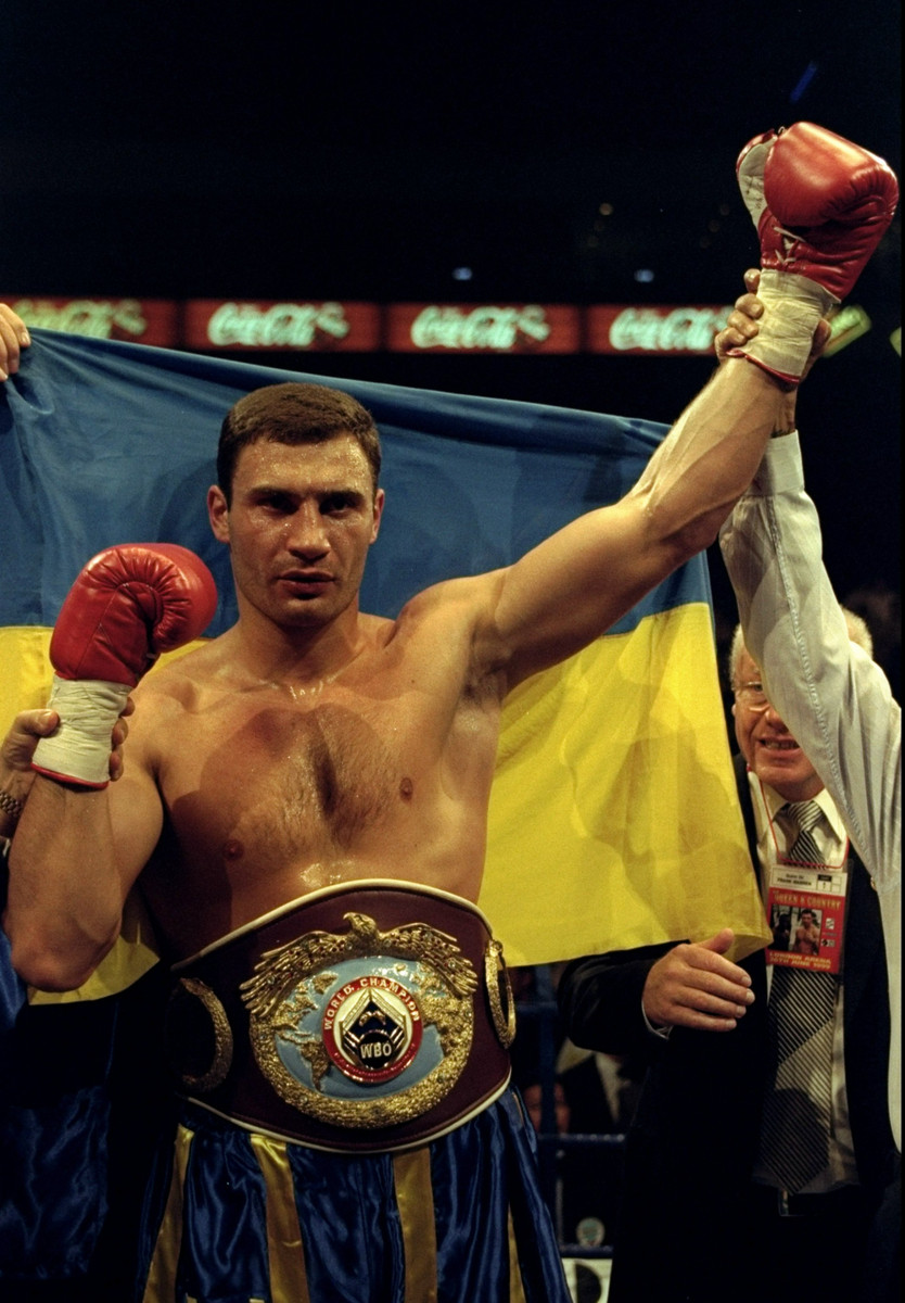 Віталій Кличко першим з українців здобув чемпіонський титул у важкій вазі