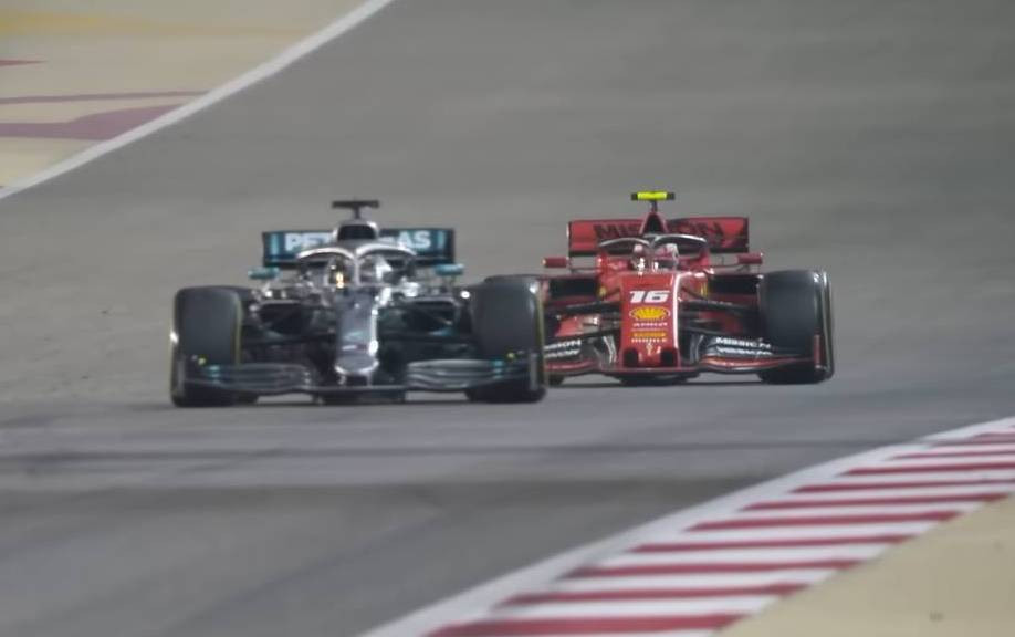 Льюис Хамильтон обгоняет раненого Шарля Леклера на Гран-при Бахрейна 2019
